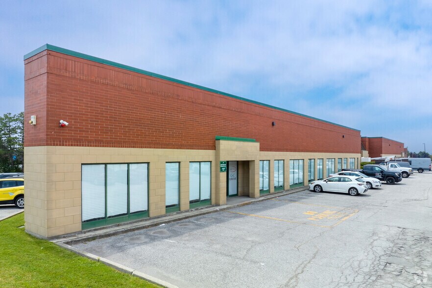 172-300 Trowers Rd, Vaughan, ON à louer - Photo de l’immeuble – Image 2 sur 4