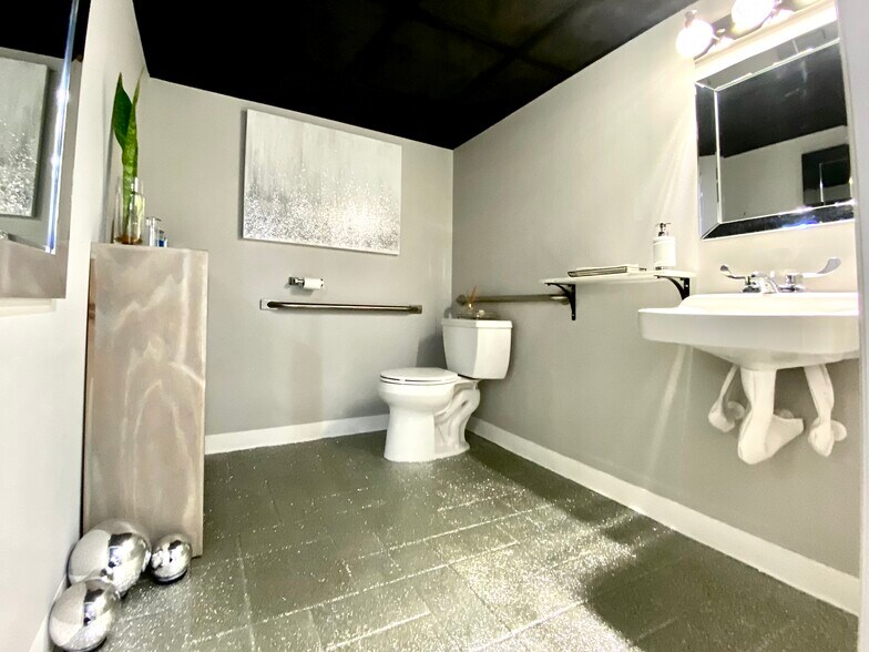 777 S Palm Ave, Sarasota, FL à louer - Photo de l’immeuble – Image 1 sur 15