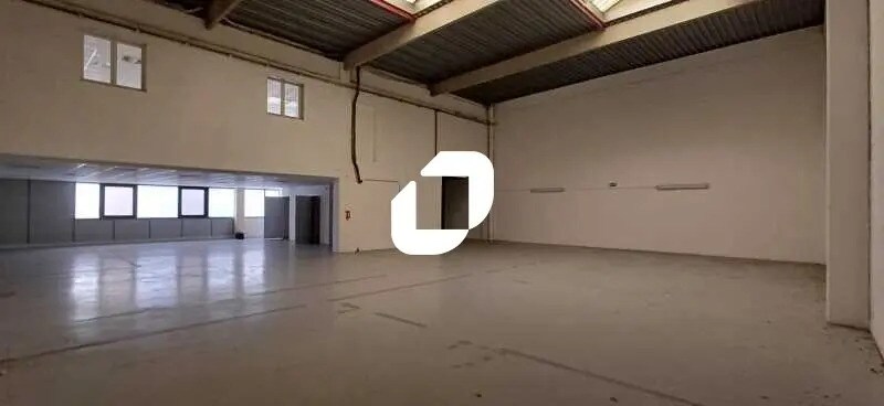 Local d’activités dans Poissy à louer - Photo intérieure – Image 1 sur 5