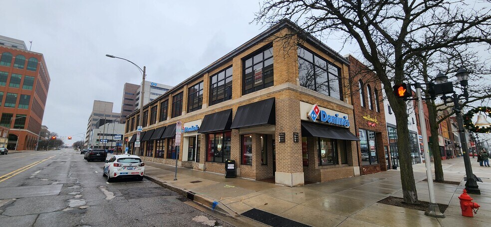 110 W Washtenaw St, Lansing, MI à louer - Photo de l’immeuble – Image 3 sur 15