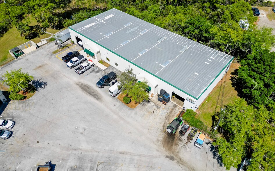 4200 Dow Rd, Melbourne, FL à louer - Photo de l’immeuble – Image 2 sur 16