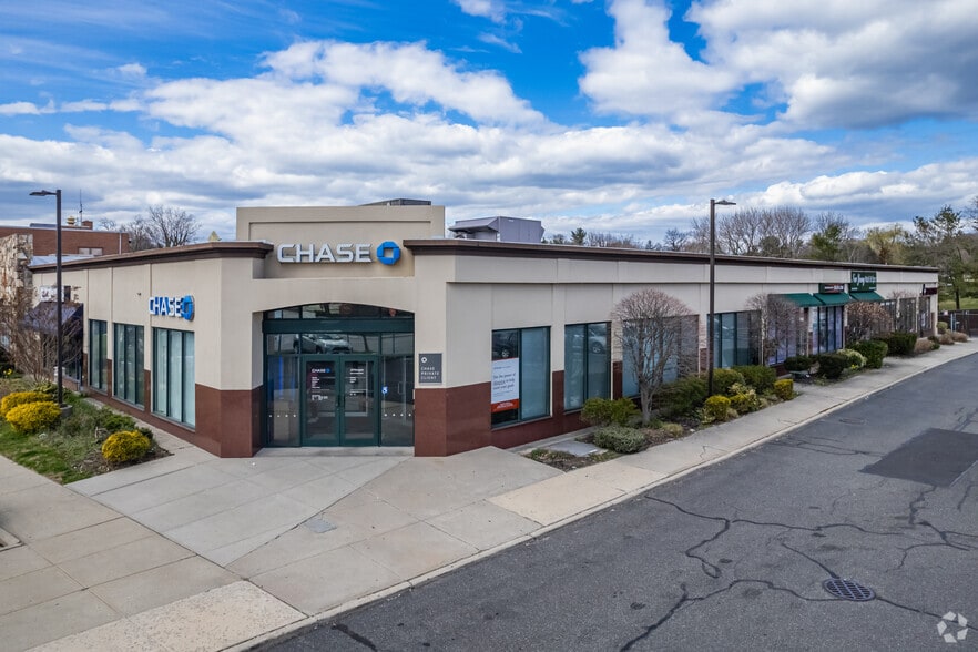 240 Glen Head Rd, Glen Head, NY à louer - Photo principale – Image 1 sur 8