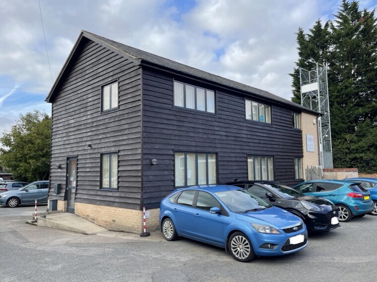 172 High St, Cottenham à louer - Photo de l’immeuble – Image 1 sur 1