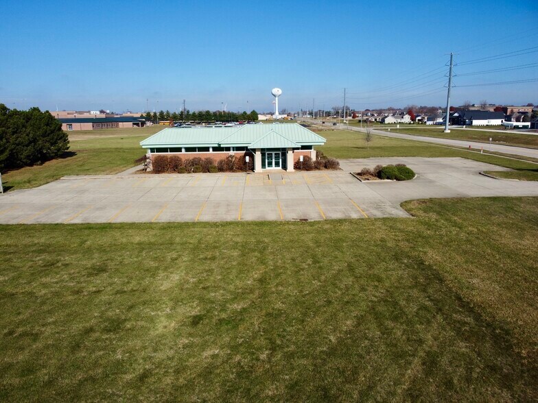 803 Illini Dr, Clinton, IL à vendre - Photo principale – Image 1 sur 6