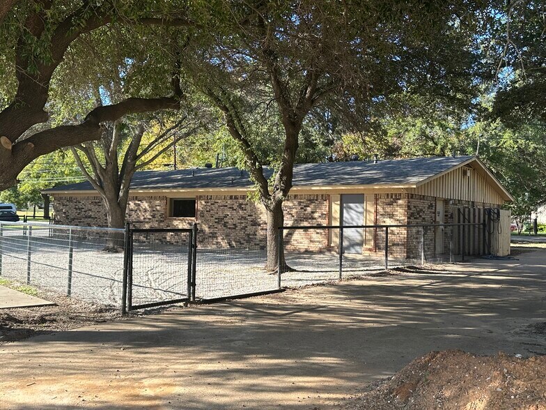 628 N Avenue D, Springtown, TX à vendre - Photo de l’immeuble – Image 3 sur 5