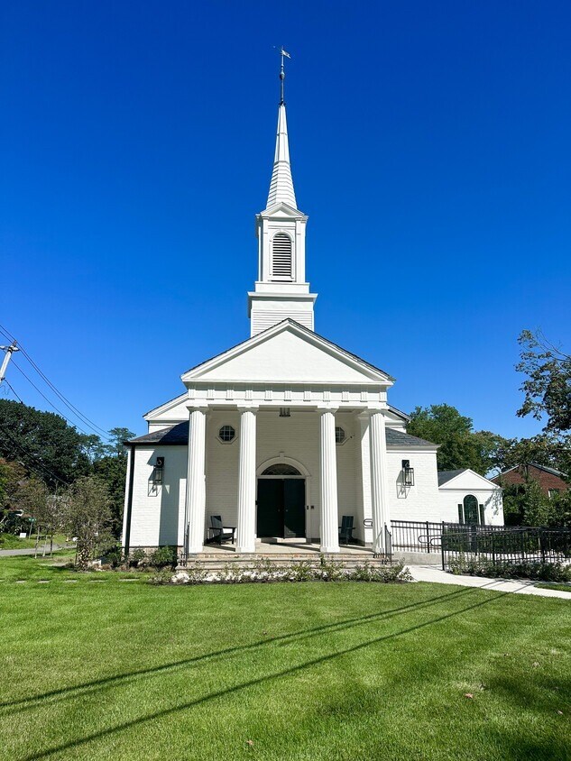 453 W Main St, Huntington, NY à louer Photo principale– Image 1 sur 23