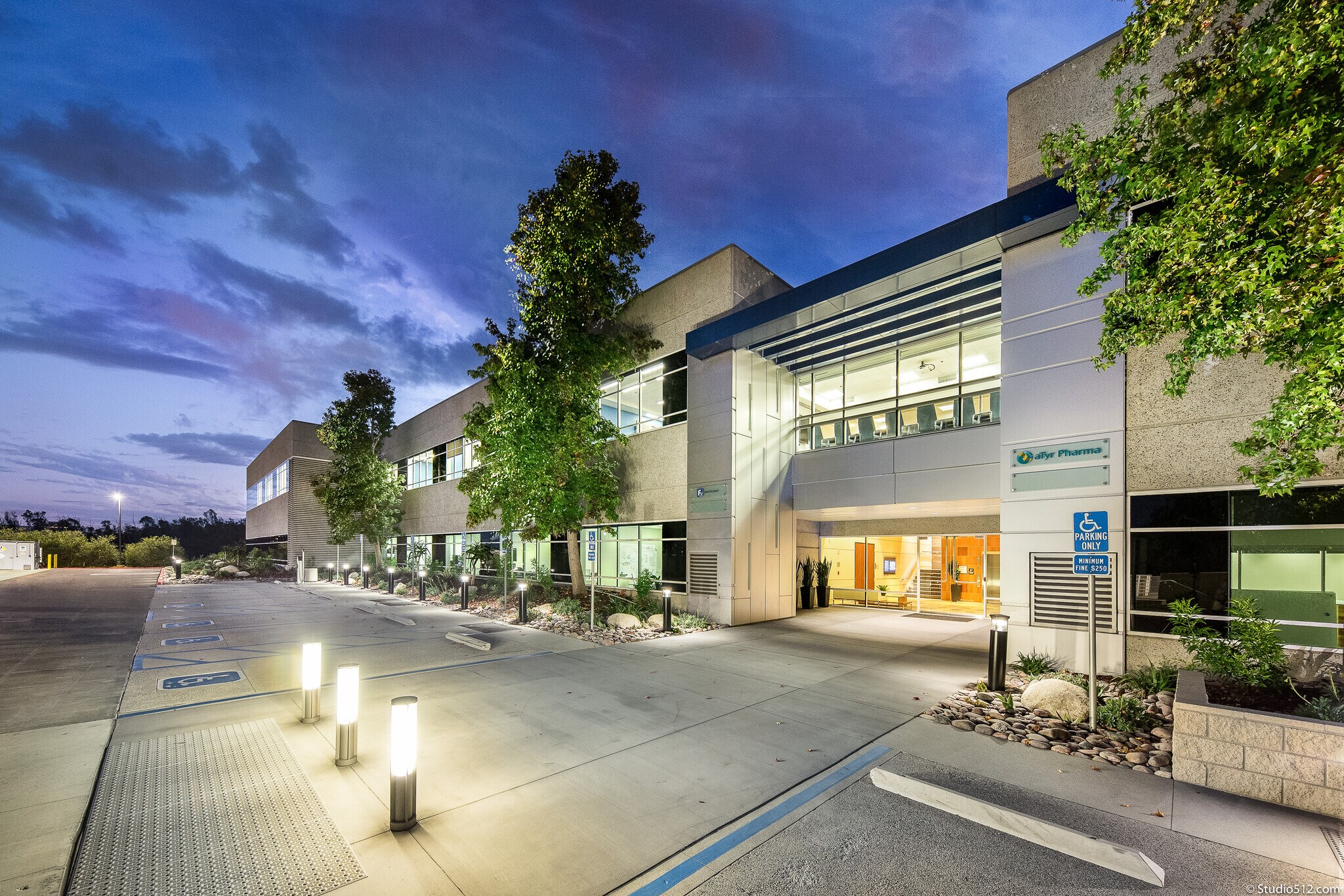 3545-3575 John Hopkins Ct, San Diego, CA à louer Photo principale– Image 1 sur 12