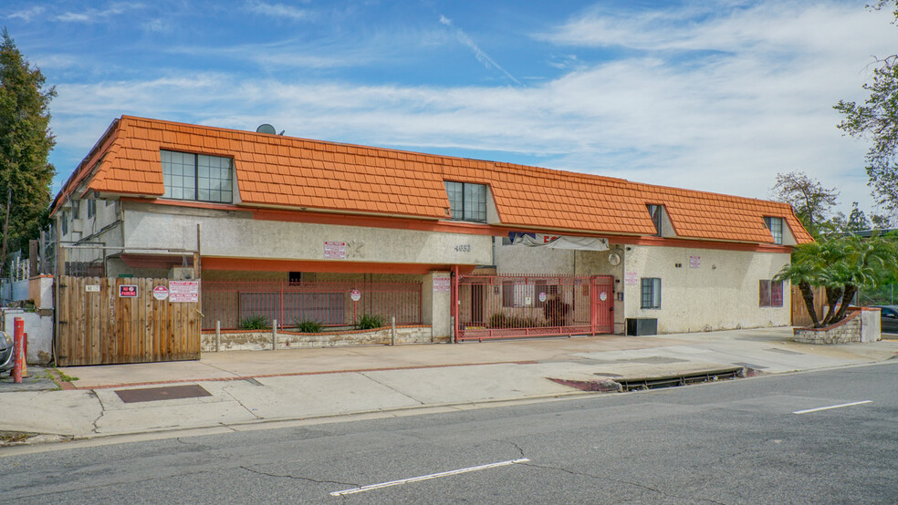 4632-4636 Laurel Canyon Blvd, Valley Village, CA à vendre - Photo de l’immeuble – Image 2 sur 14