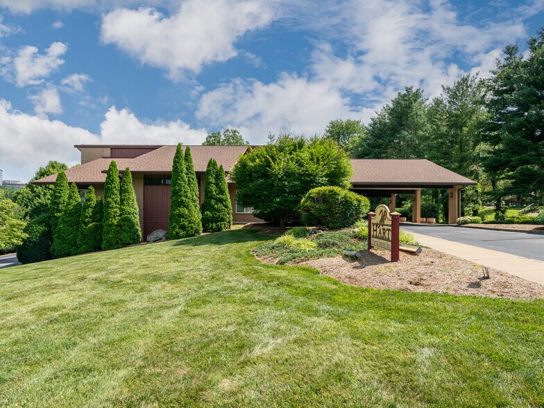 60 Phifer St, Asheville, NC à vendre - Photo de l’immeuble – Image 1 sur 48