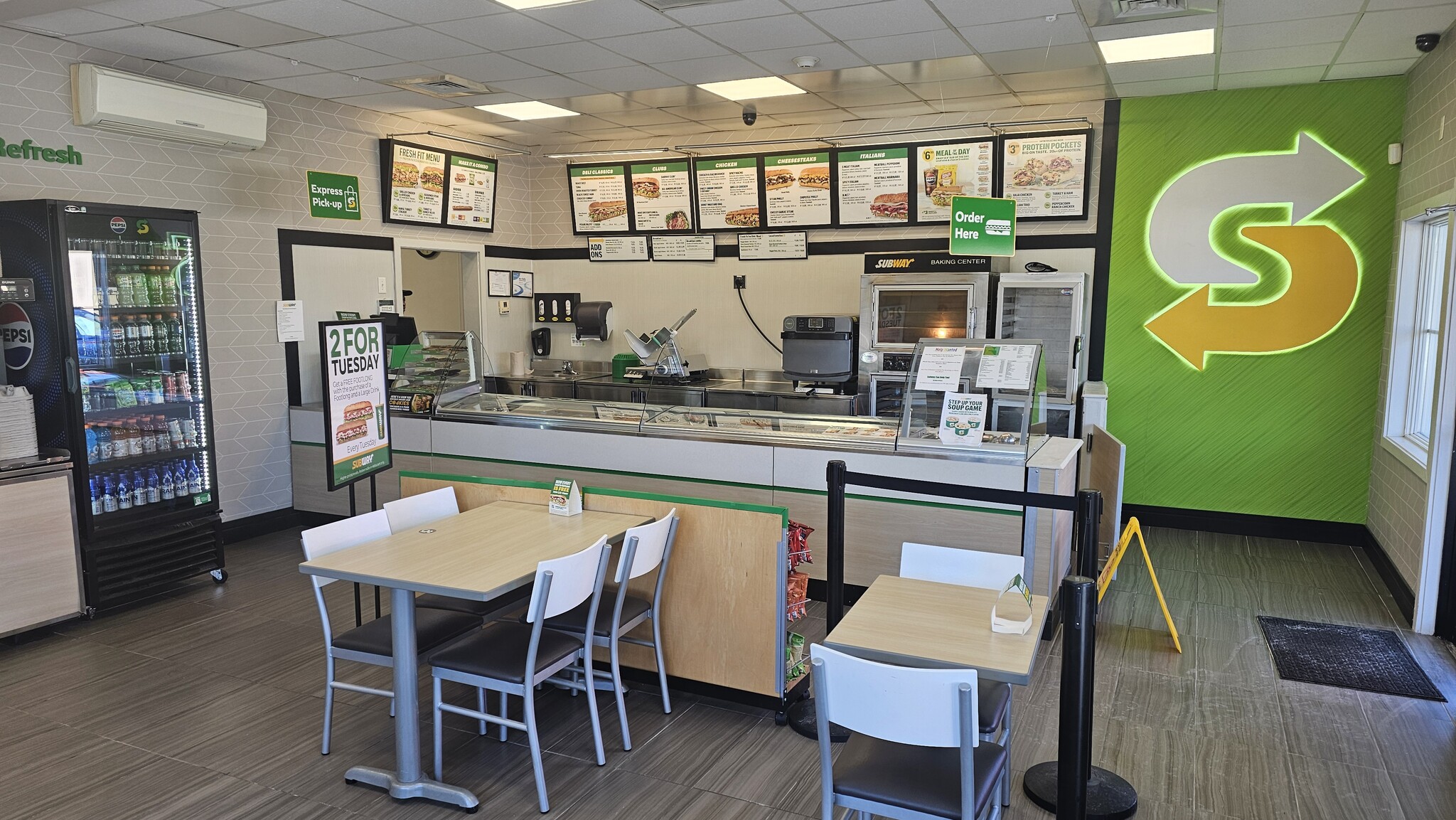 236-242 Teaticket Hwy, East Falmouth, MA à louer Photo intérieure– Image 1 sur 3