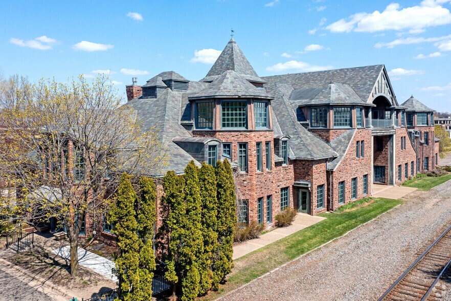 200 Lake St E, Wayzata, MN à louer - Photo principale – Image 1 sur 12