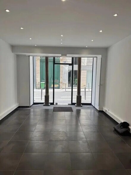 34 Rue De Cléry, Paris à louer - Photo de l’immeuble – Image 2 sur 6