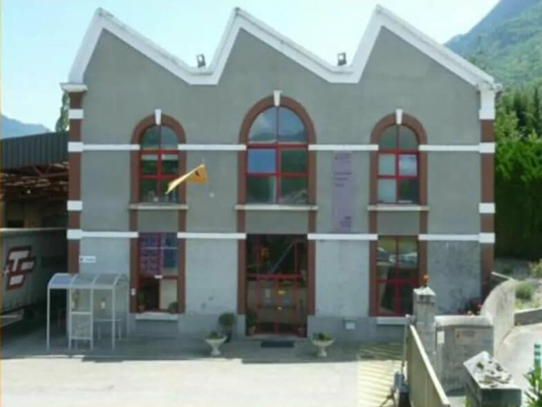 Industriel/Logistique dans LA CHAPELLE à vendre - Photo de l’immeuble – Image 2 sur 4