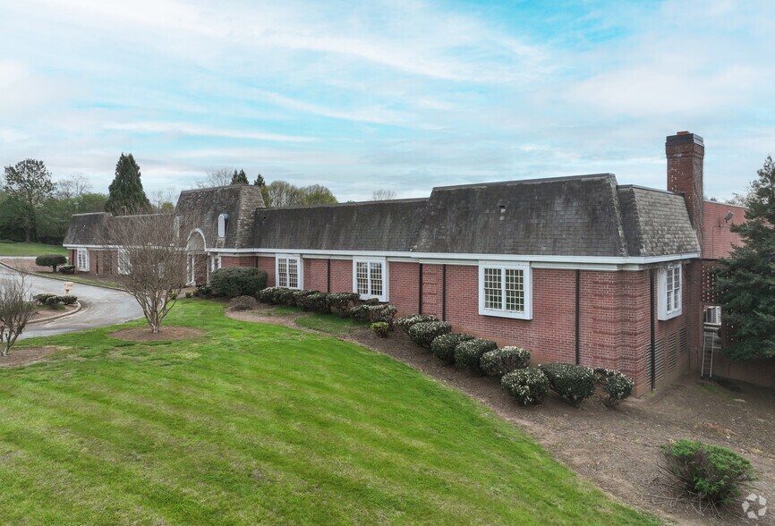 1100 11th Ave Blvd SE, Hickory, NC à vendre - Photo principale – Image 1 sur 8