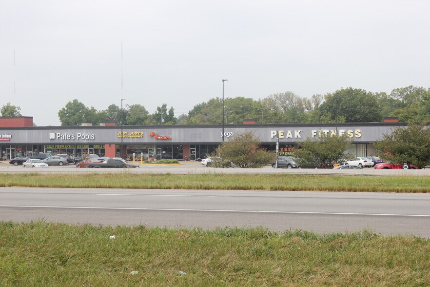 5016-5060 E 62nd St, Indianapolis, IN à louer - Photo de l’immeuble – Image 3 sur 5