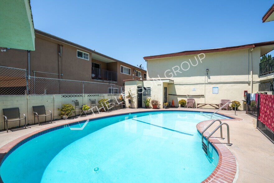 9040-9042 Ramona St, Bellflower, CA à vendre - Photo de l’immeuble – Image 3 sur 13