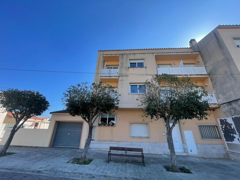 Immeuble residentiel dans Sant Jaume dels Domenys, Tarragona à vendre - Photo de l’immeuble – Image 2 sur 3