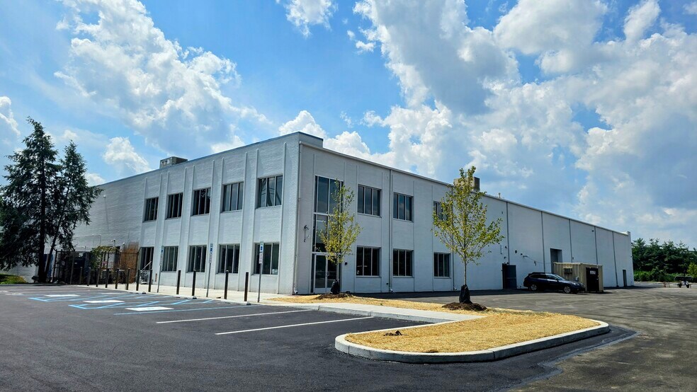 1 Newbold Rd, Fairless Hills, PA à louer - Photo de l’immeuble – Image 2 sur 8