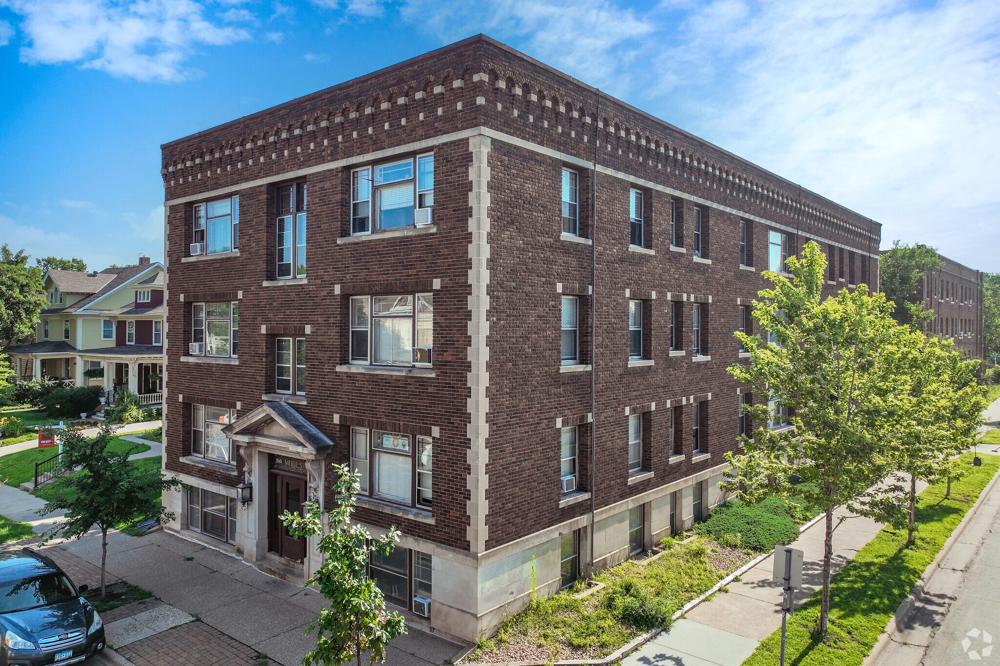2545 Garfield Ave, Minneapolis, MN à louer Photo principale– Image 1 sur 15