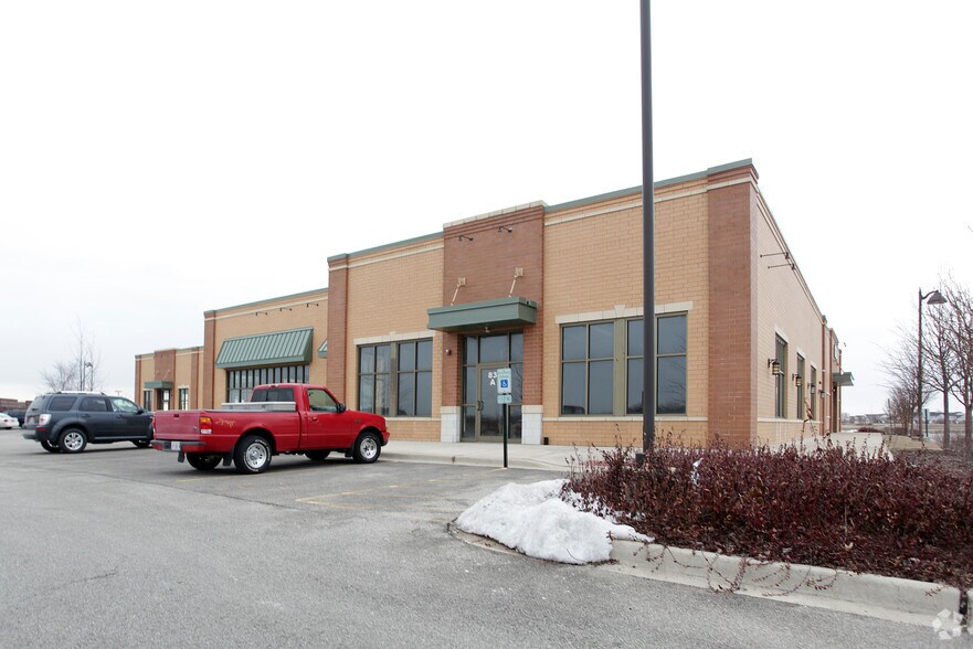 83 Templeton Dr, Oswego, IL à louer - Photo principale – Image 2 sur 10
