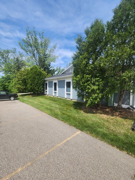 3364 S Center Rd, Burton, MI à louer - Photo de l’immeuble – Image 1 sur 6
