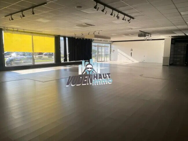 Plus de détails pour Local commercial à louer