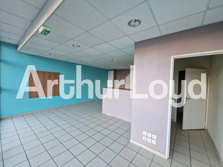 Bureau dans MEZIDON VALLEE D'AUGE à louer - Photo de l’immeuble – Image 3 sur 4