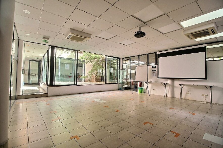 8 Rue Lamartine, Paris à louer - Photo de l’immeuble – Image 2 sur 10