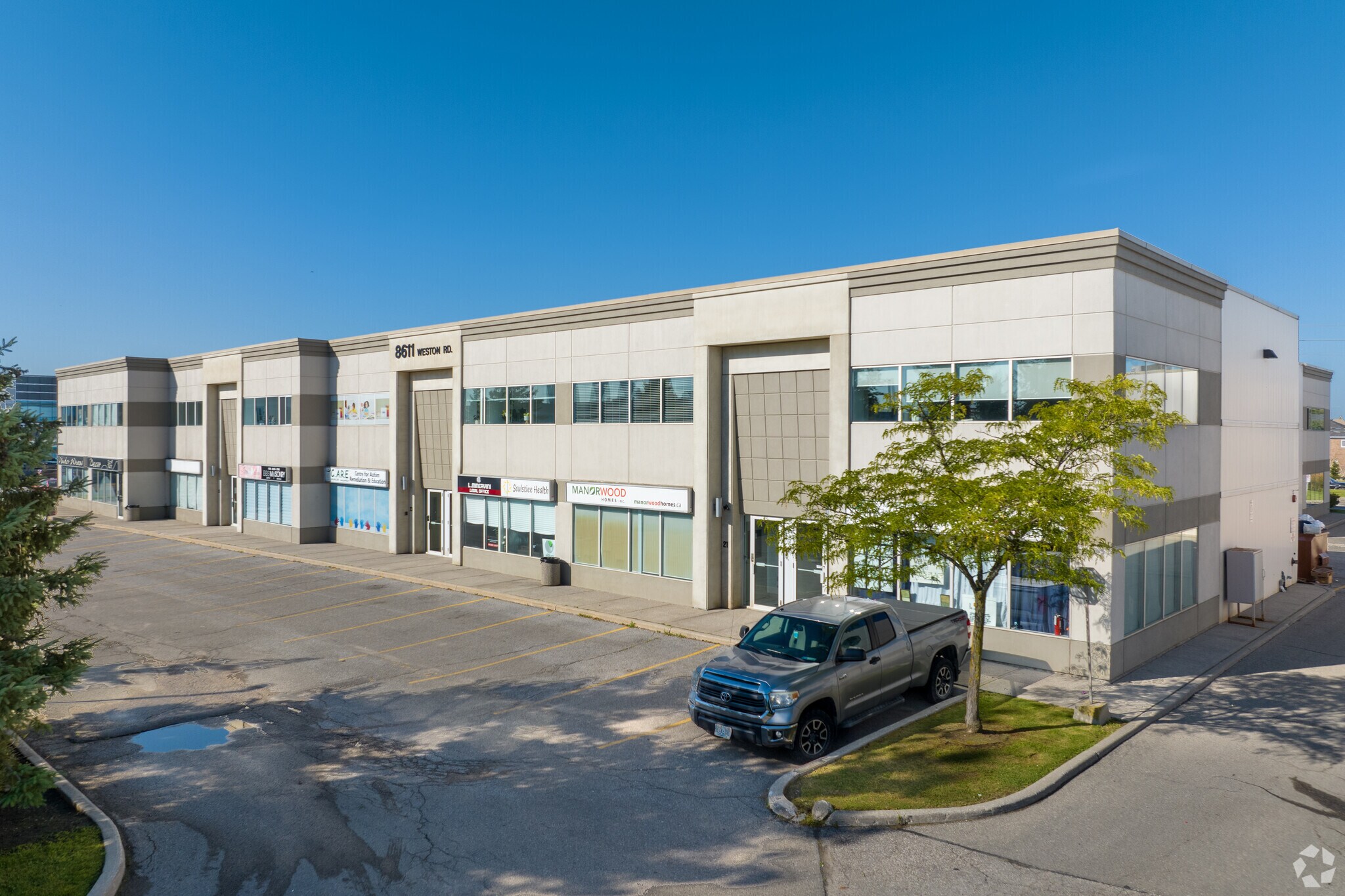 8611 Weston Rd, Vaughan, ON à louer Photo principale– Image 1 sur 5