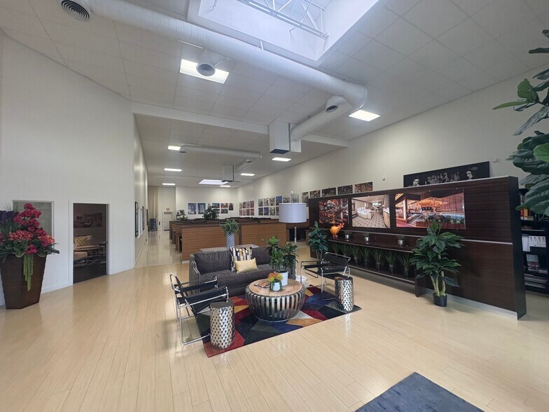 4810 W University Ave, Las Vegas, NV à vendre - Photo de l’immeuble – Image 3 sur 15