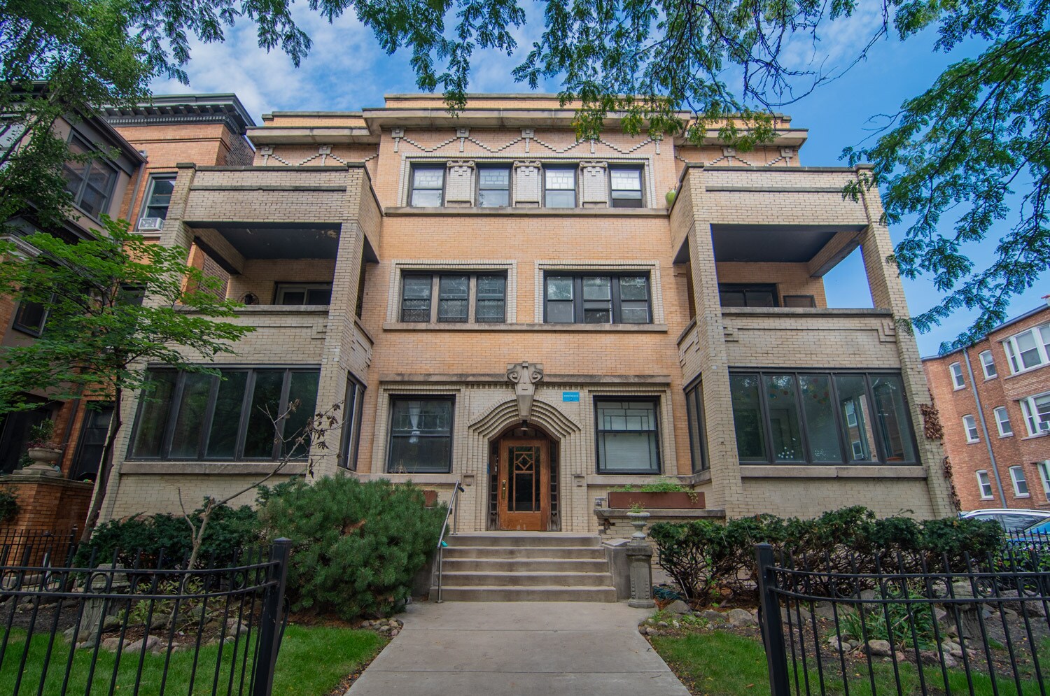 844 W Lakeside Pl, Chicago, IL à vendre Photo de l’immeuble– Image 1 sur 15