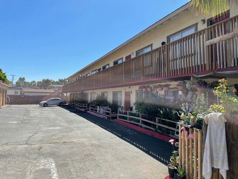 468-472 W Los Angeles Dr, Vista, CA à vendre - Photo de l’immeuble – Image 2 sur 13