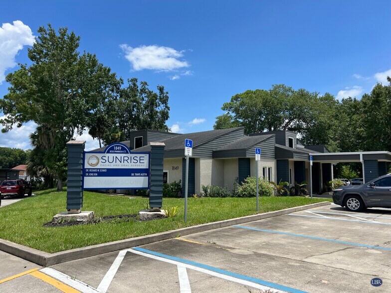 1849 Jess Parrish Ct, Titusville, FL à louer - Photo de l’immeuble – Image 2 sur 6