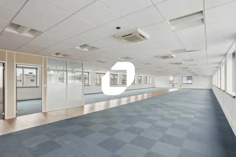 Bureau dans Nanterre à louer - Photo de l’immeuble – Image 3 sur 9