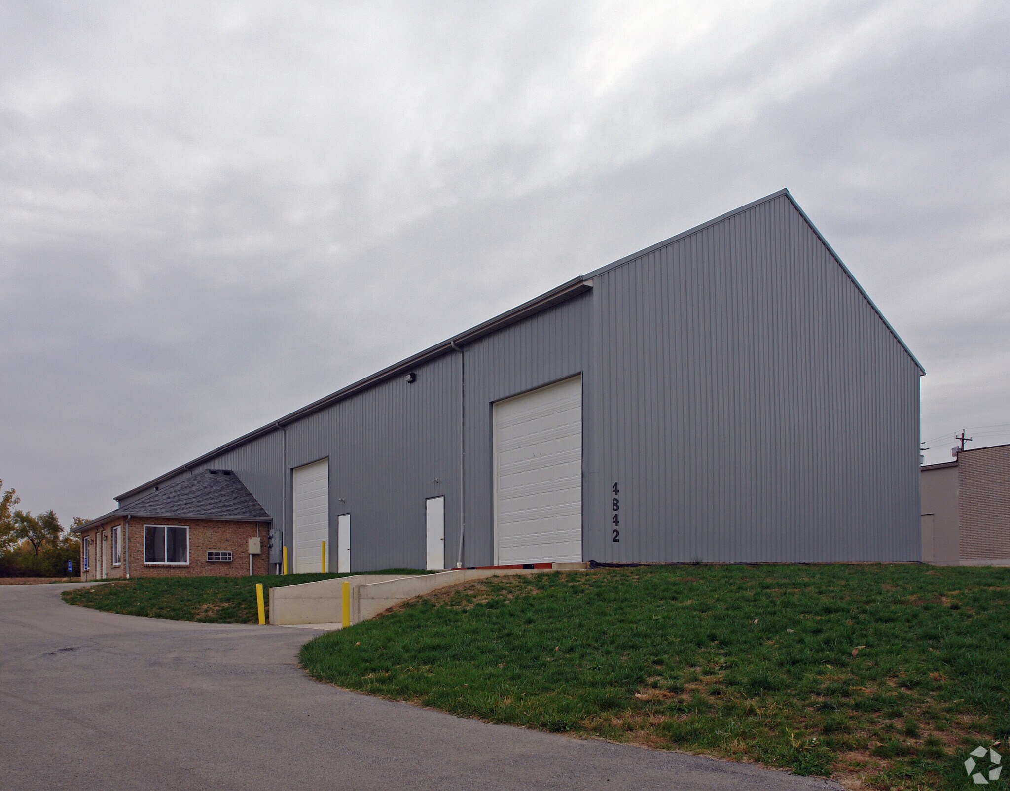 4842 Factory Dr, Fairfield, OH à louer Photo principale– Image 1 sur 7