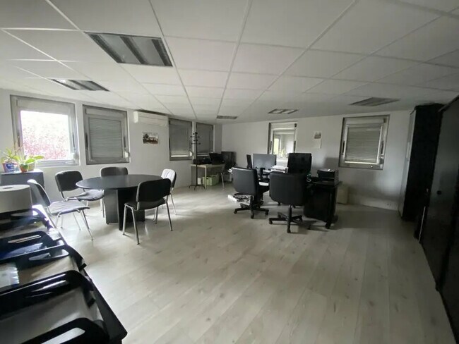 Plus de détails pour Bureau à louer