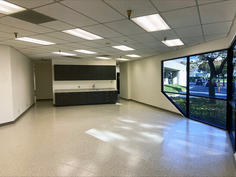48507 Milmont Dr, Fremont, CA à louer - Photo de l’immeuble – Image 2 sur 5