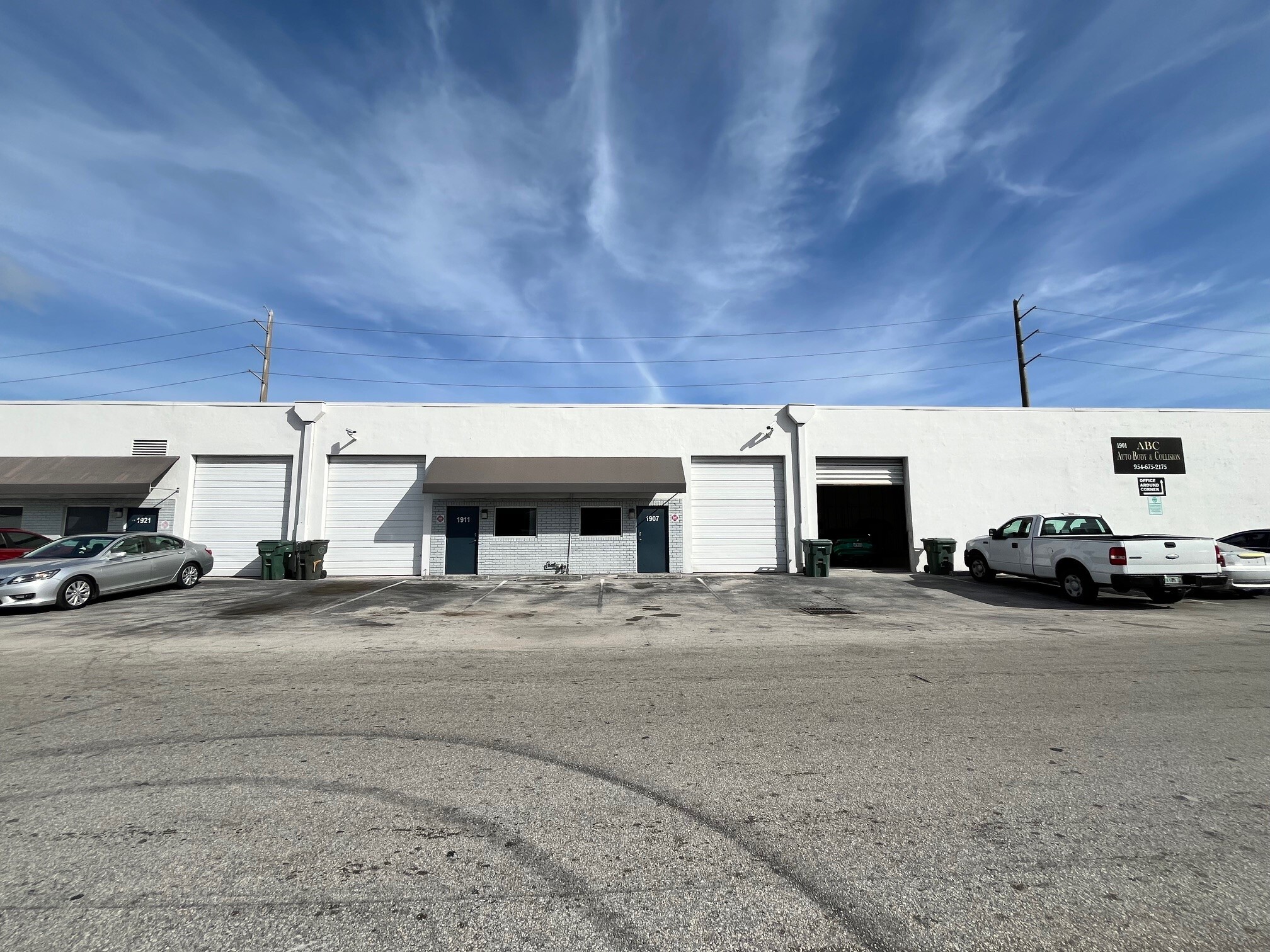 1900-2261 NW 29th St, Oakland Park, FL à louer Photo de l’immeuble– Image 1 sur 1