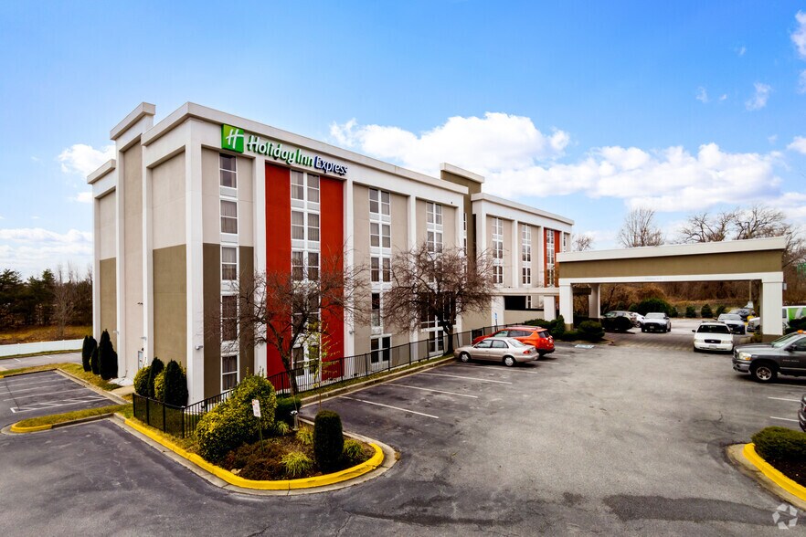 5001 Mercedes Blvd, Camp Springs, MD à vendre - Photo principale – Image 1 sur 6