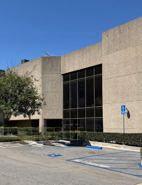 4520 Electronics Pl, Los Angeles, CA à louer - Photo de l’immeuble – Image 1 sur 5