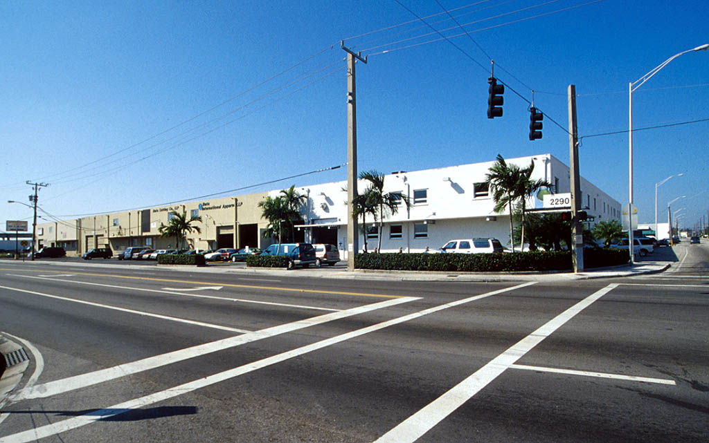 2170-2290 W 8th Ave, Hialeah, FL à louer Photo principale– Image 1 sur 18