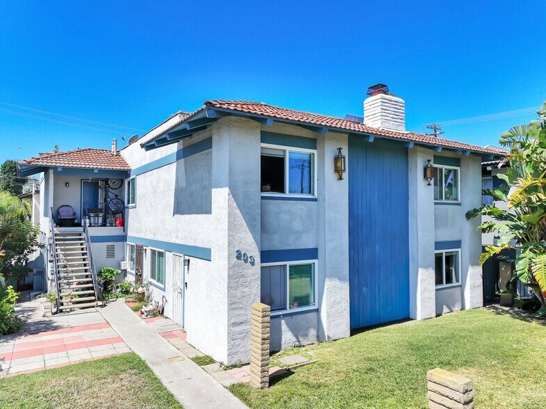 203 Ogle St, Costa Mesa, CA à vendre - Photo de l’immeuble – Image 1 sur 10