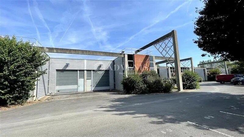 Local d’activités dans Saint-Thibault-des-Vignes à louer - Photo de l’immeuble – Image 1 sur 7