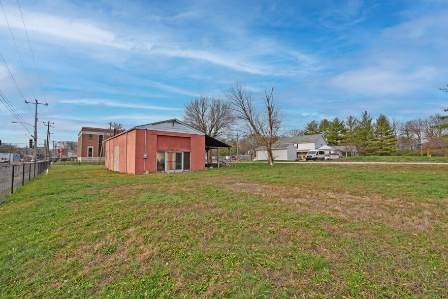 206 E Galbraith Rd, Cincinnati, OH à vendre - Photo de l’immeuble – Image 2 sur 7