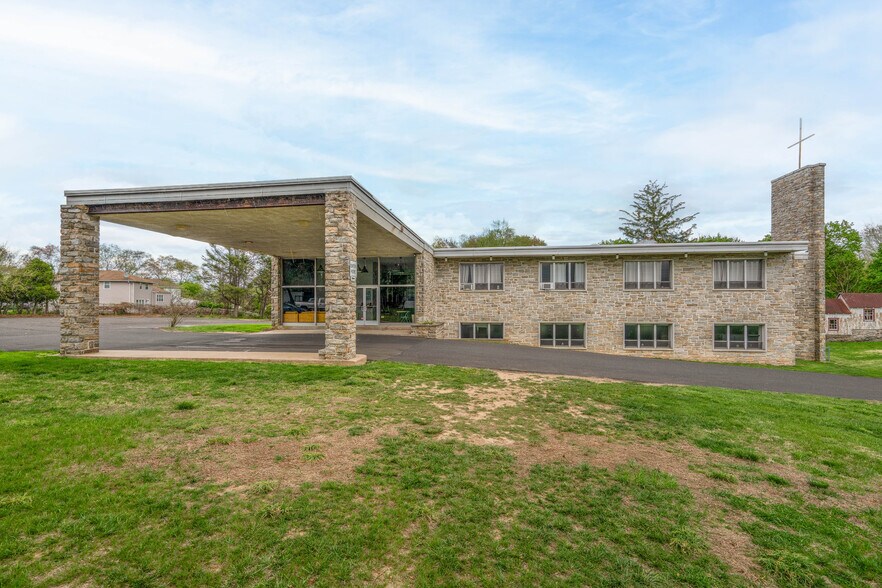 521 Welsh Rd, Philadelphia, PA à vendre - Photo de l’immeuble – Image 2 sur 7