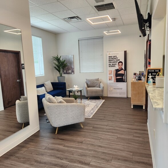 8730-8732 W Fountain Ave, Tampa, FL à louer - Photo intérieure – Image 2 sur 13