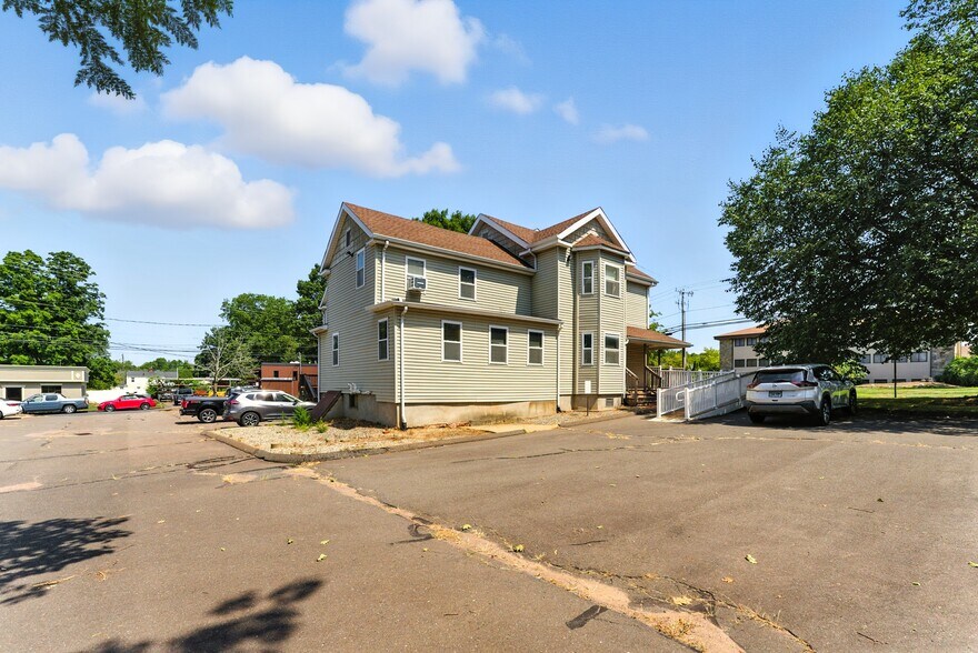 155 Oak St, Glastonbury, CT à vendre - Photo de l’immeuble – Image 2 sur 12