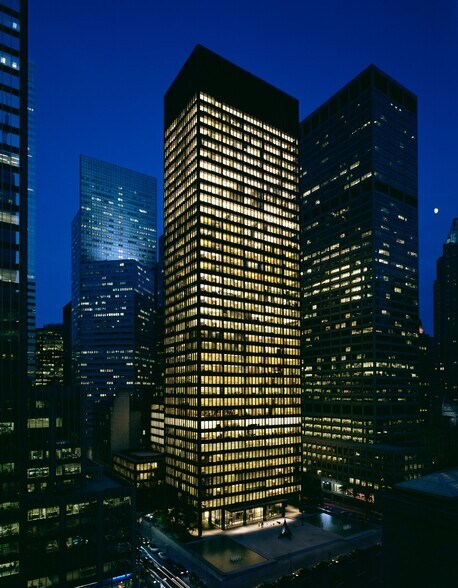375 Park Ave, New York, NY à louer - Photo de l’immeuble – Image 3 sur 3