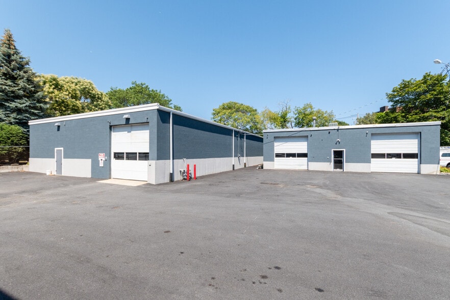 49R Lowell St, Peabody, MA à louer - Photo de l’immeuble – Image 1 sur 22