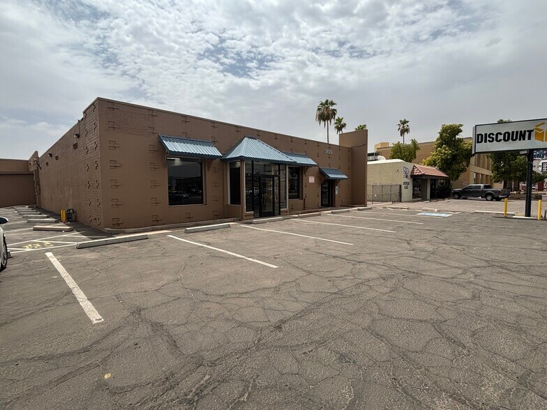 3409 W Bethany Home Rd, Phoenix, AZ à louer - Photo de l’immeuble – Image 2 sur 7